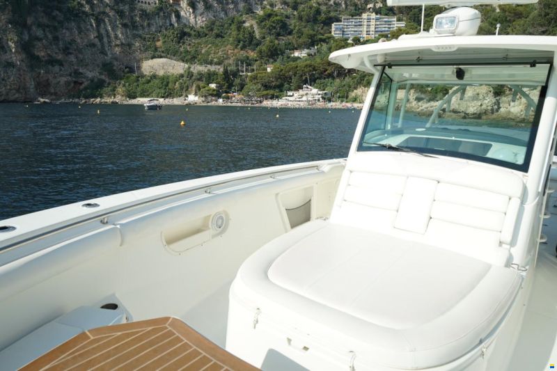 Boston Whaler Outrage 370