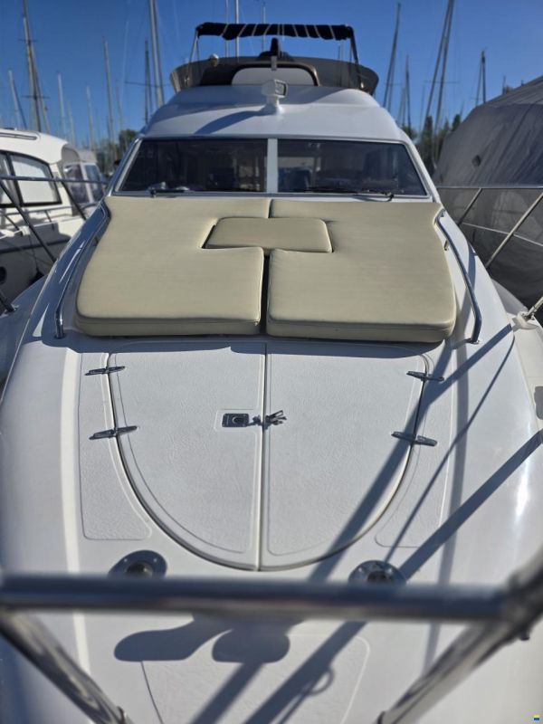 Sealine F33