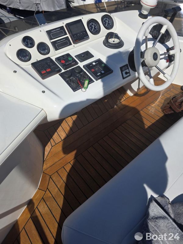 Sealine F33