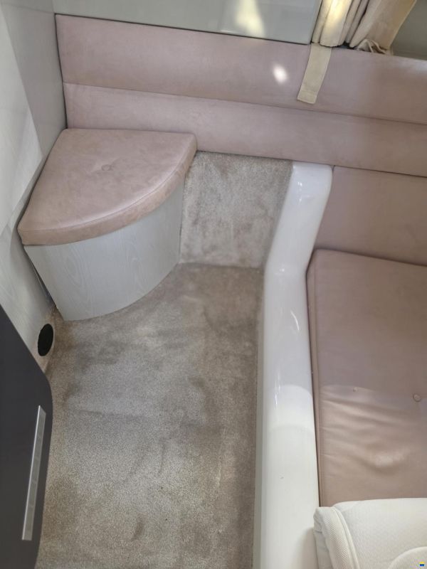 Sealine F33