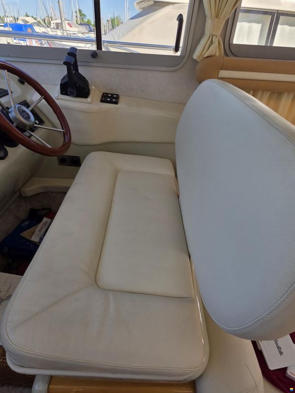 Sealine F33