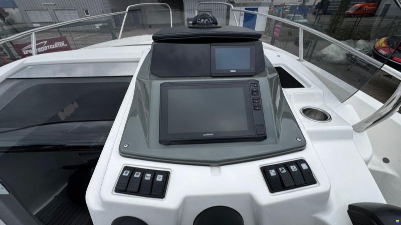 Karnic SL652 inkl. Yamaha F200XCA und Trailer