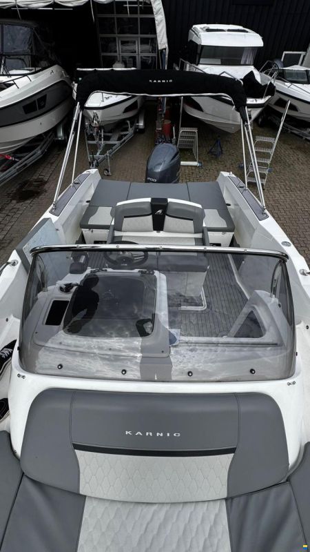 Karnic SL652 inkl. Yamaha F200XCA und Trailer