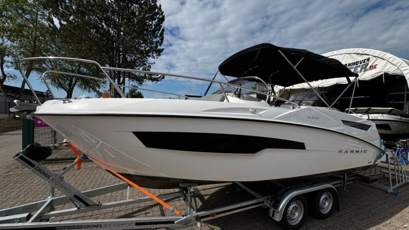 Karnic SL652 inkl. Yamaha F200XCA und Trailer