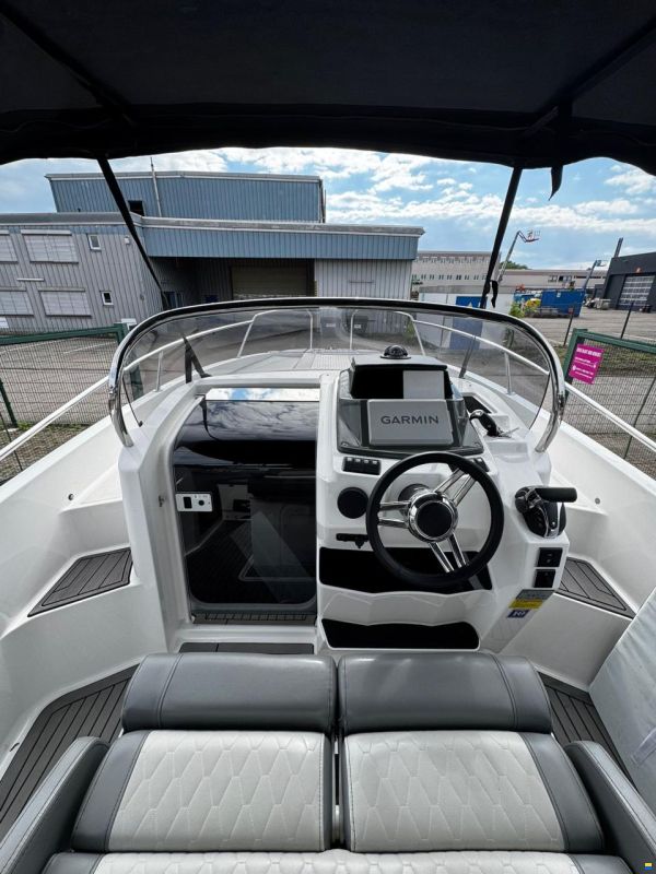 Karnic SL652 inkl. Yamaha F200XCA und Trailer