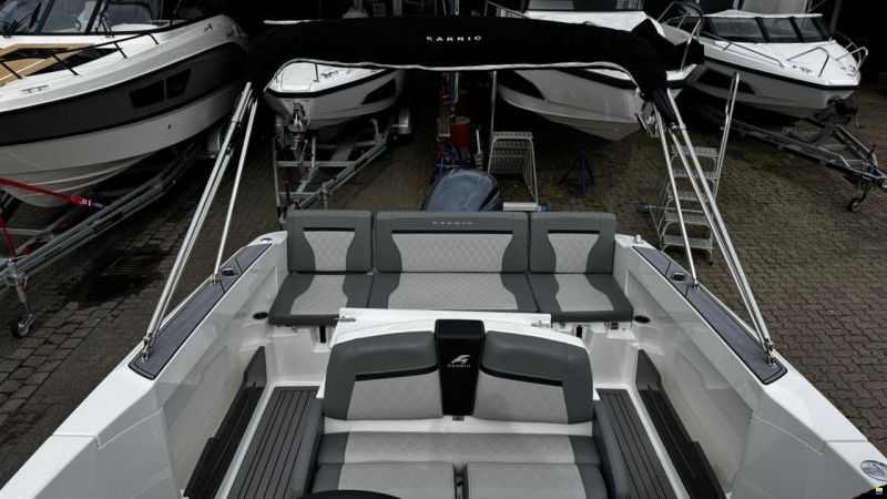 Karnic SL652 inkl. Yamaha F200XCA und Trailer