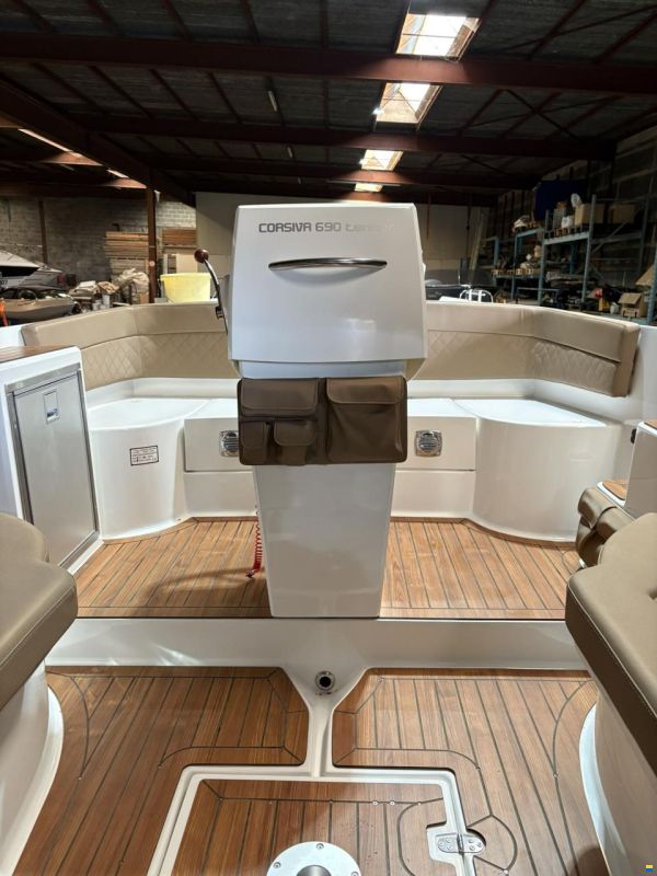 Corsiva 690 Tender