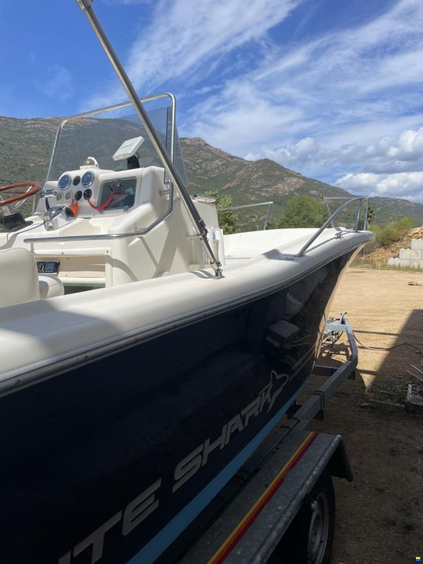 White Shark 225
