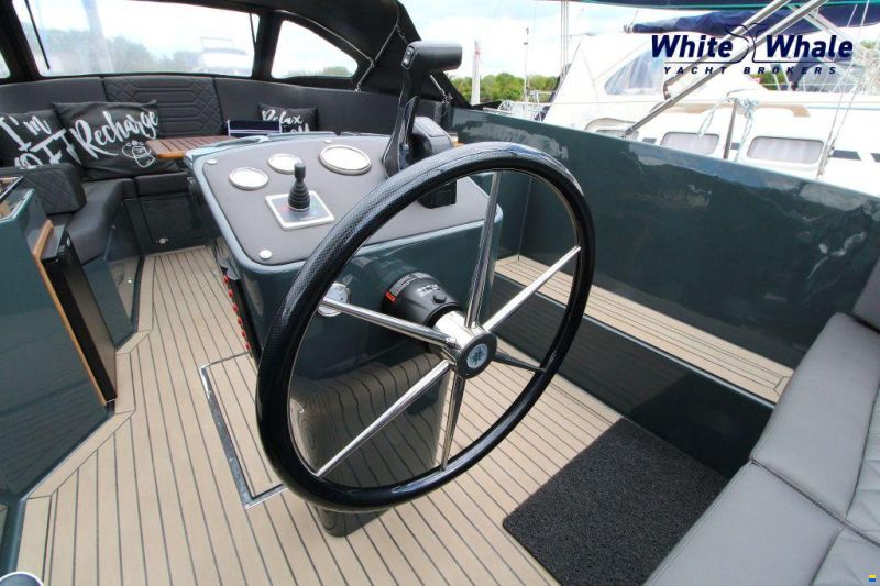 TendR 27 Cabin