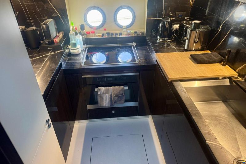 Azimut 77S