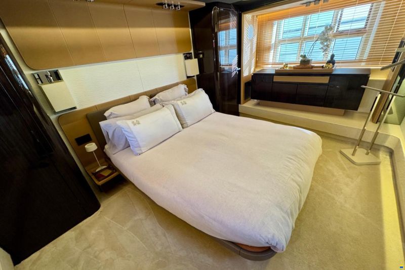 Azimut 77S
