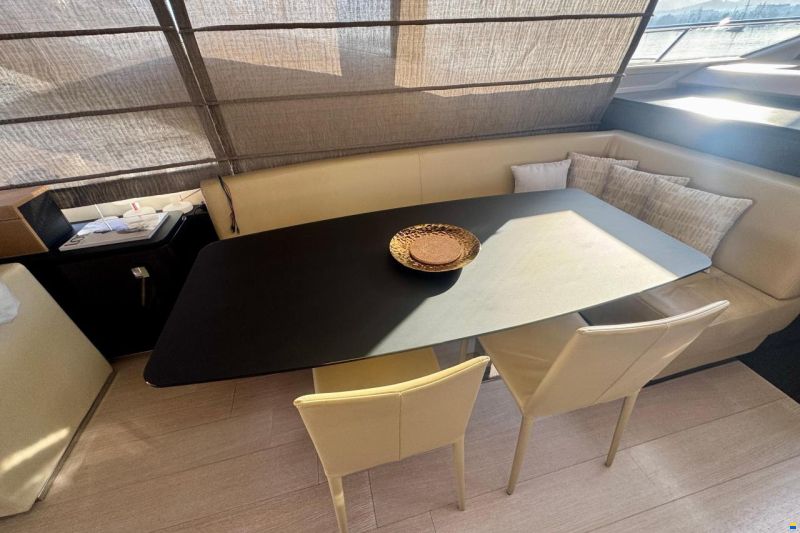 Azimut 77S