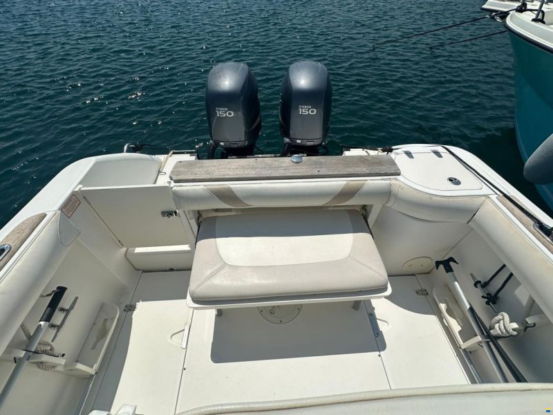 Boston Whaler 240 OUTRAGE