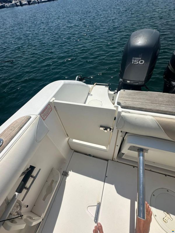Boston Whaler 240 OUTRAGE