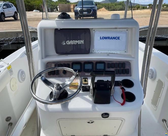 Boston Whaler 240 OUTRAGE