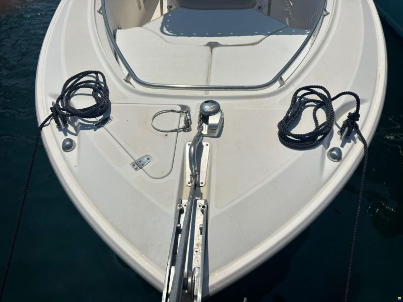 Boston Whaler 240 OUTRAGE