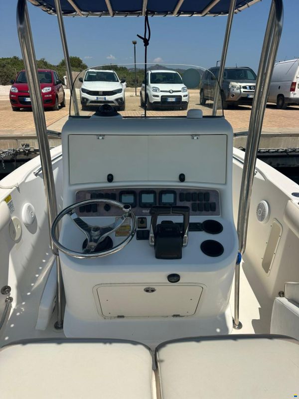 Boston Whaler 240 OUTRAGE