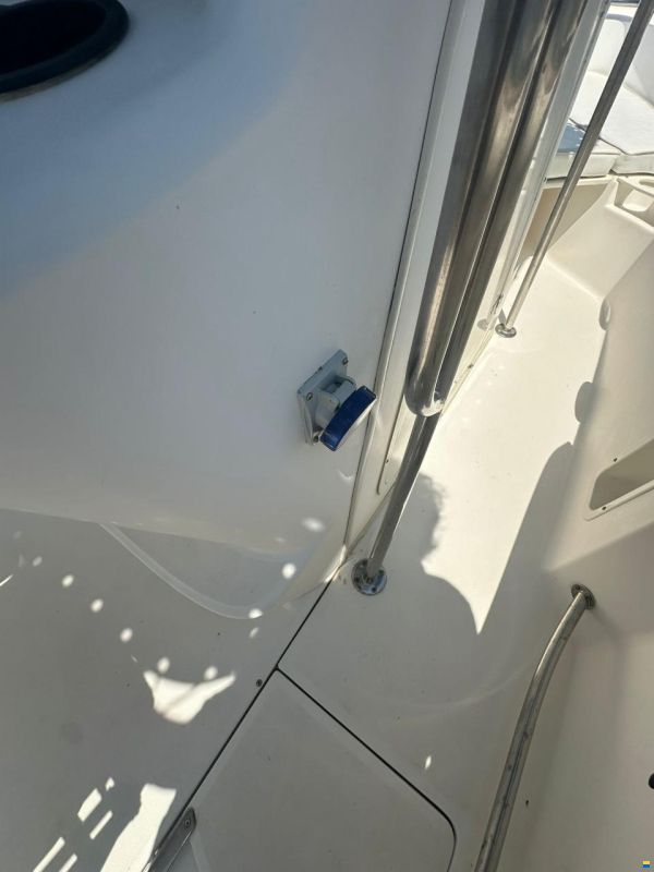 Boston Whaler 240 OUTRAGE