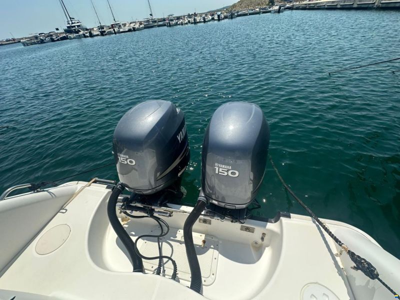 Boston Whaler 240 OUTRAGE