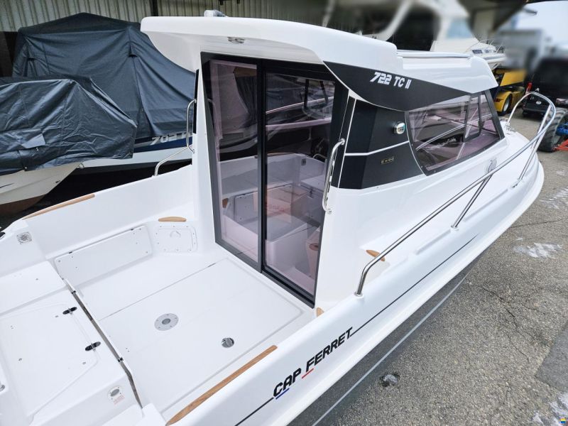 B2 Marine Cap Ferret 722 TC - Mercury 150 EFI