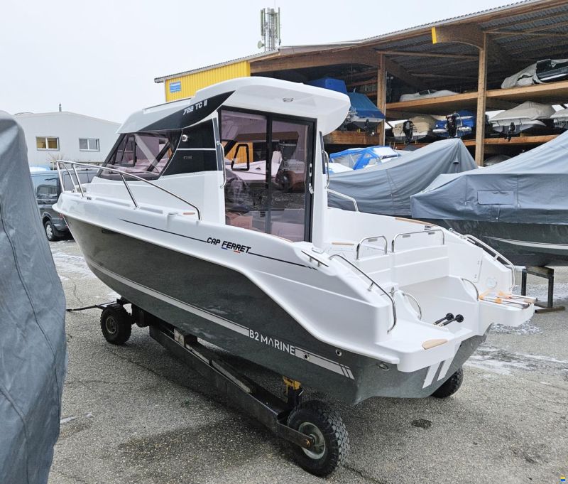 B2 Marine Cap Ferret 722 TC - Mercury 150 EFI