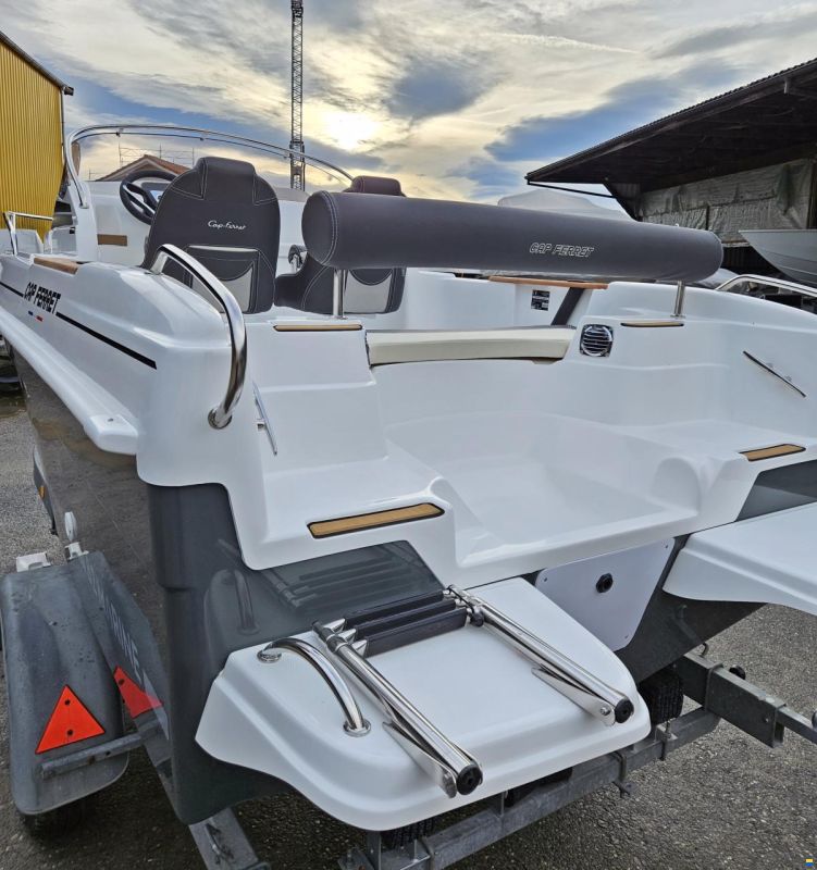 B2 Marine Cap Ferret 522 Cruiser + Mercury 60 EFI