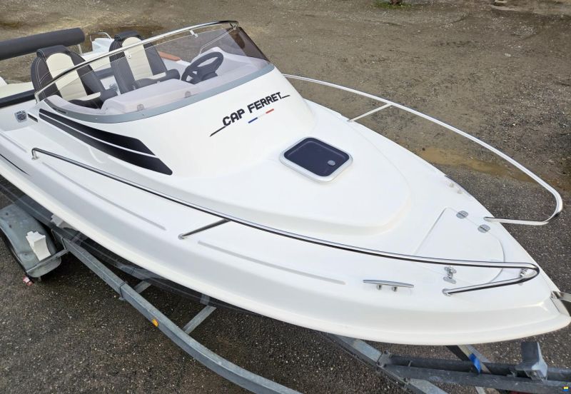 B2 Marine Cap Ferret 522 Cruiser + Mercury 60 EFI