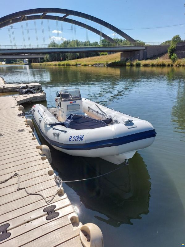 Valiant V-570