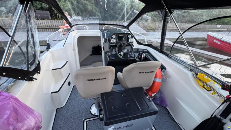 Quicksilver 555 Cabin