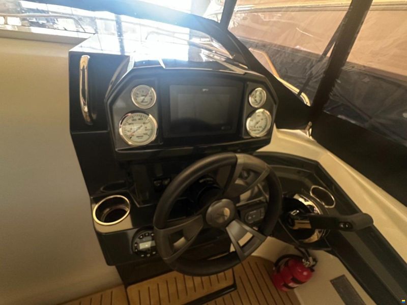Quicksilver 555 CABIN