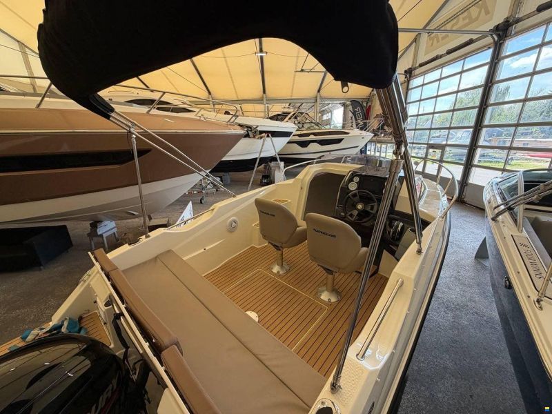 Quicksilver ACTIV 555 CABIN