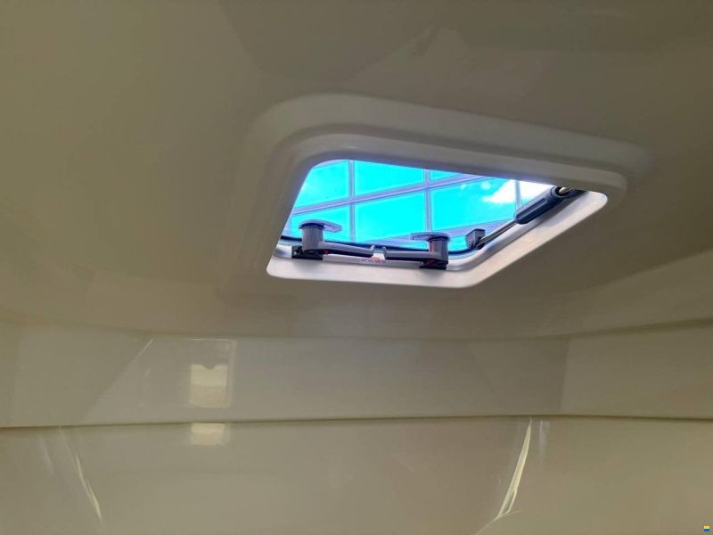Quicksilver ACTIV 555 CABIN