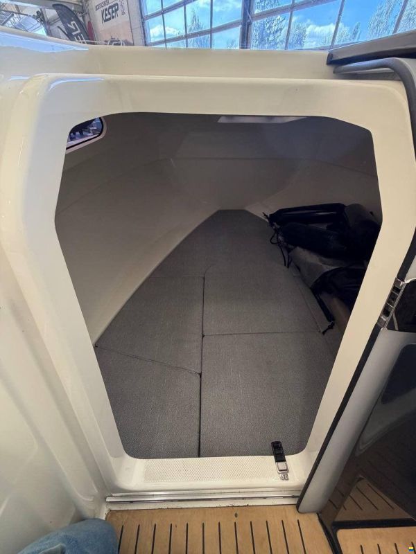 Quicksilver ACTIV 555 CABIN