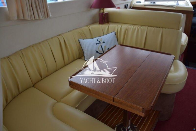 Galeon 330 Fly