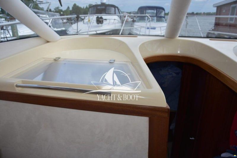 Galeon 330 Fly