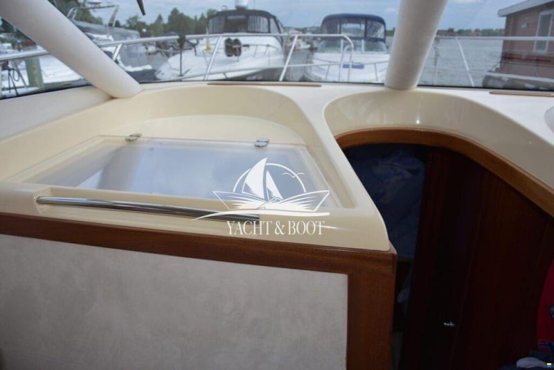 Galeon 330 Fly