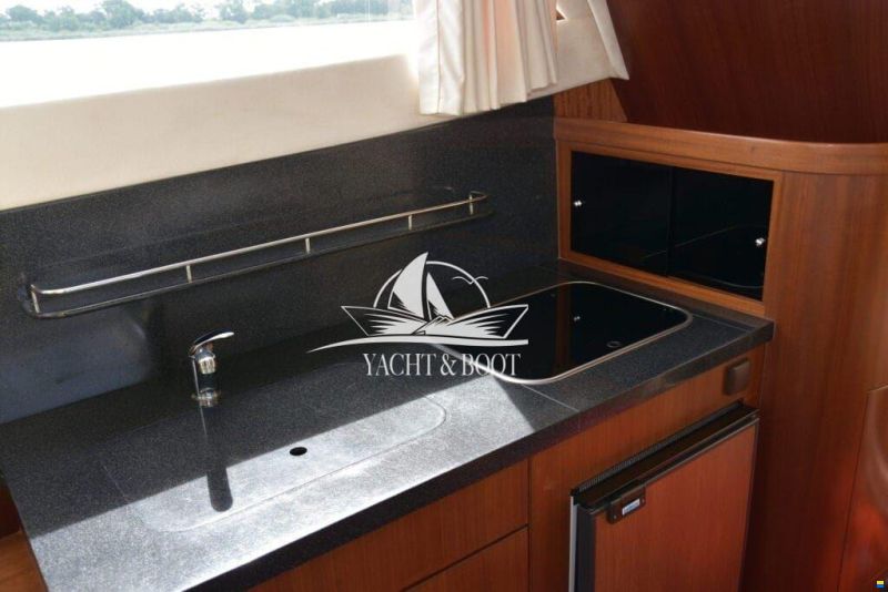 Galeon 330 Fly