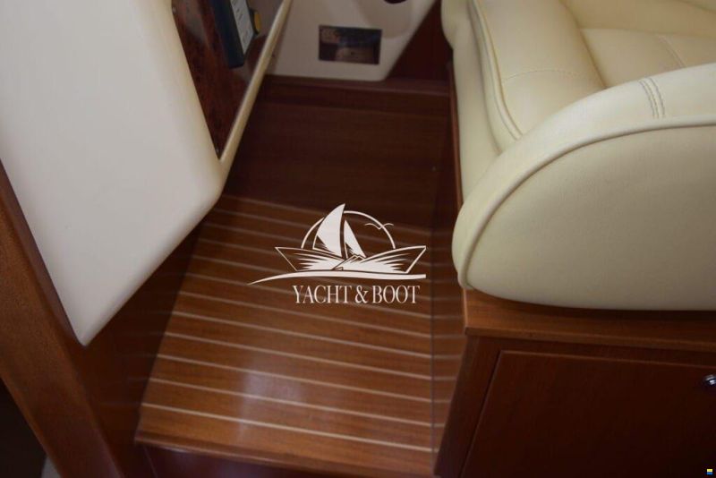 Galeon 330 Fly