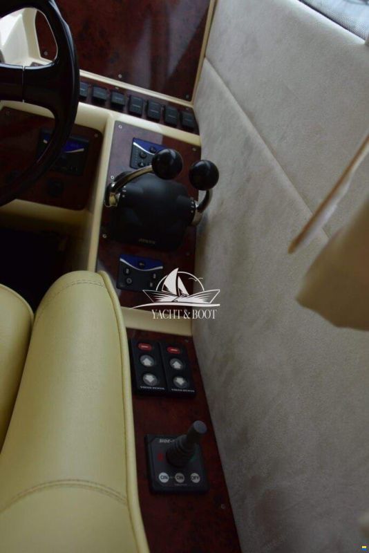 Galeon 330 Fly