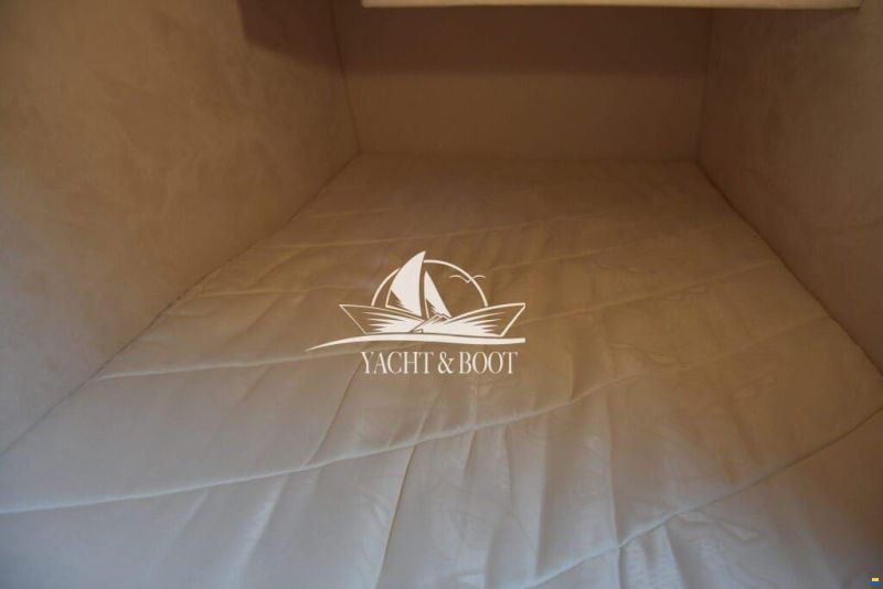 Galeon 330 Fly