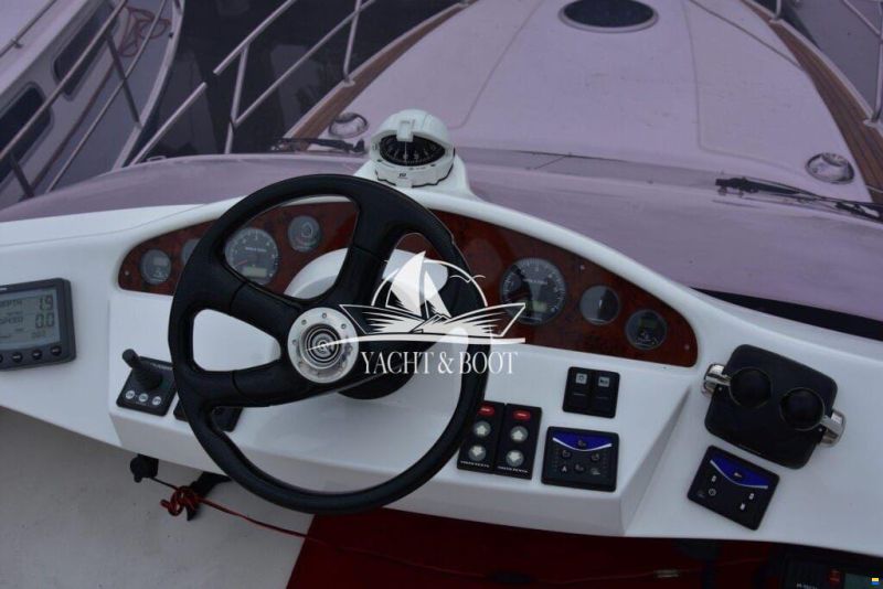 Galeon 330 Fly