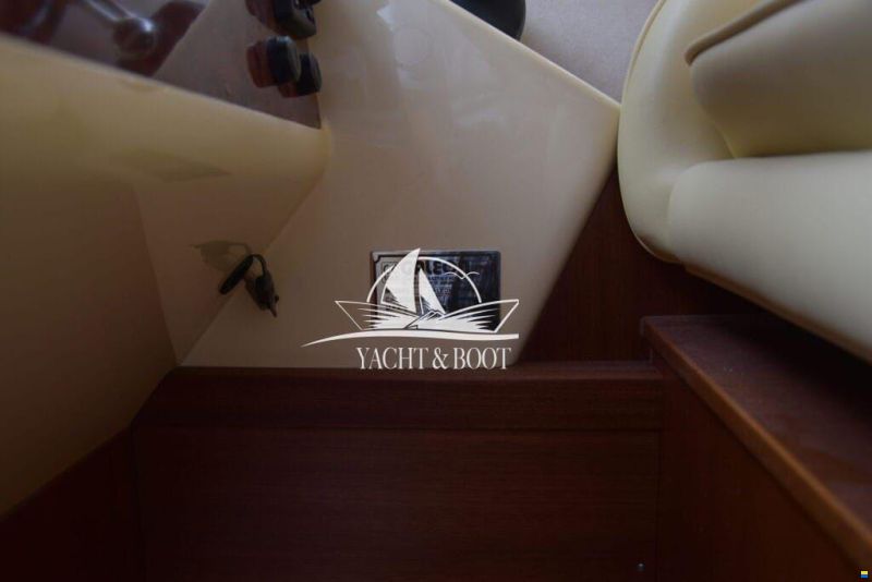 Galeon 330 Fly