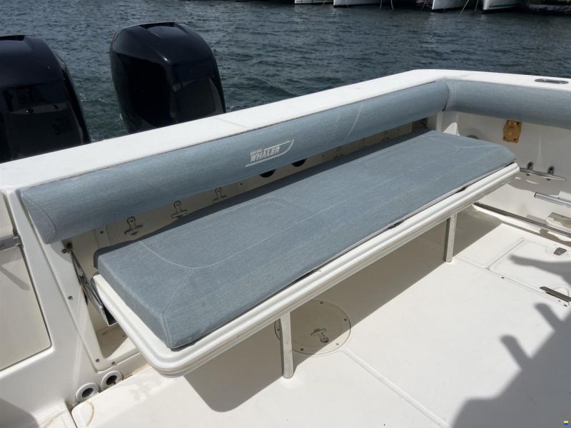 Boston Whaler 320 Outrage - 2X Mercury Verado 250