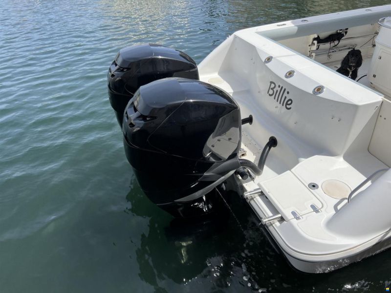 Boston Whaler 320 Outrage - 2X Mercury Verado 250