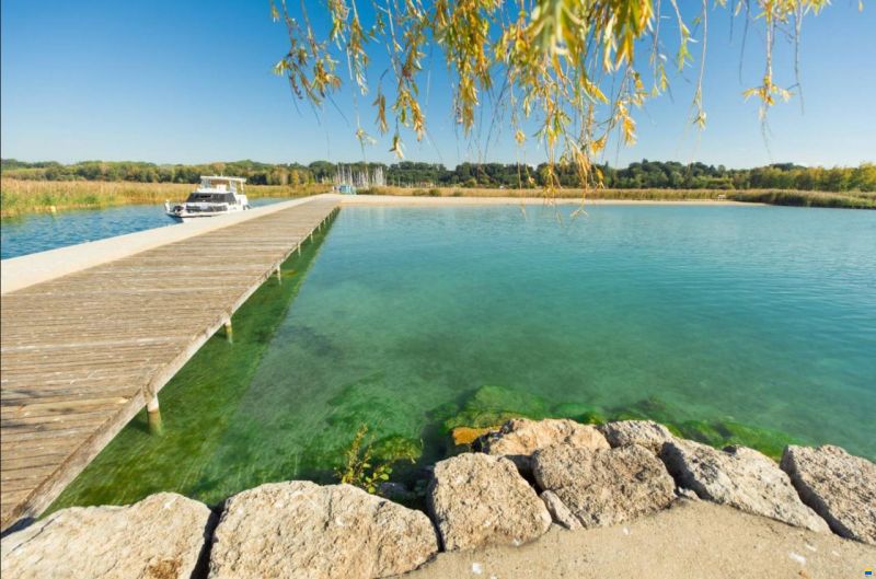 Places 11m et 16m dans le port de Glette