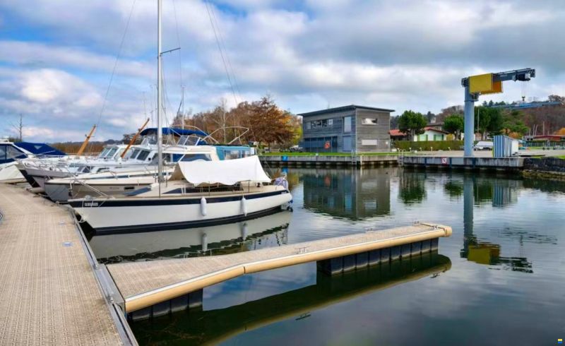 Places 11m et 16m dans le port de Glette