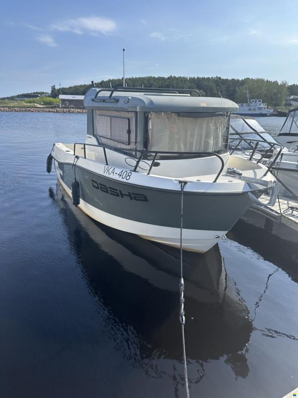Quicksilver 675 Pilothouse