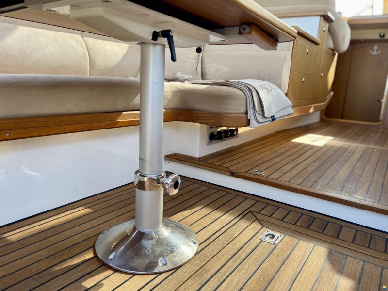 Saga 320 Sun Top