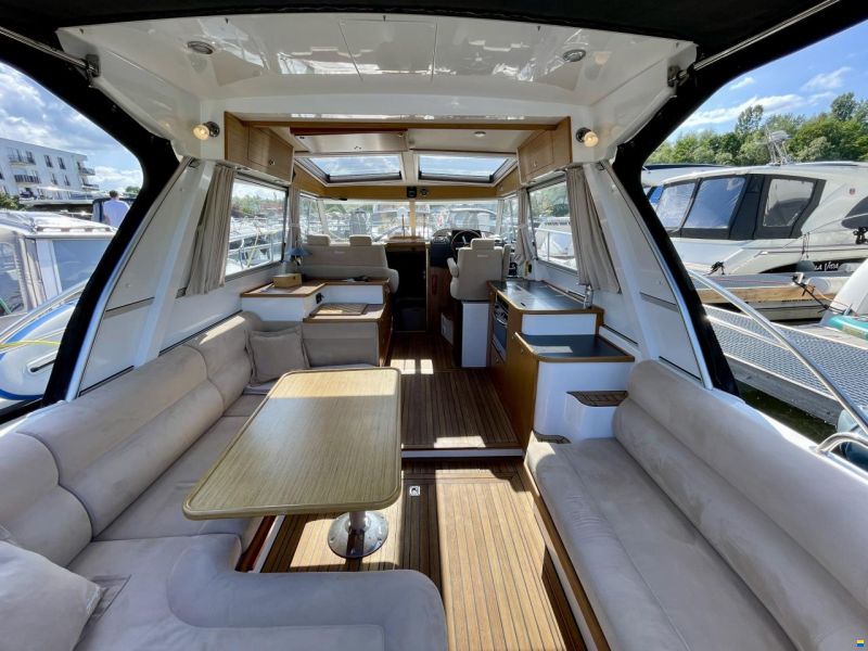 Saga 320 Sun Top