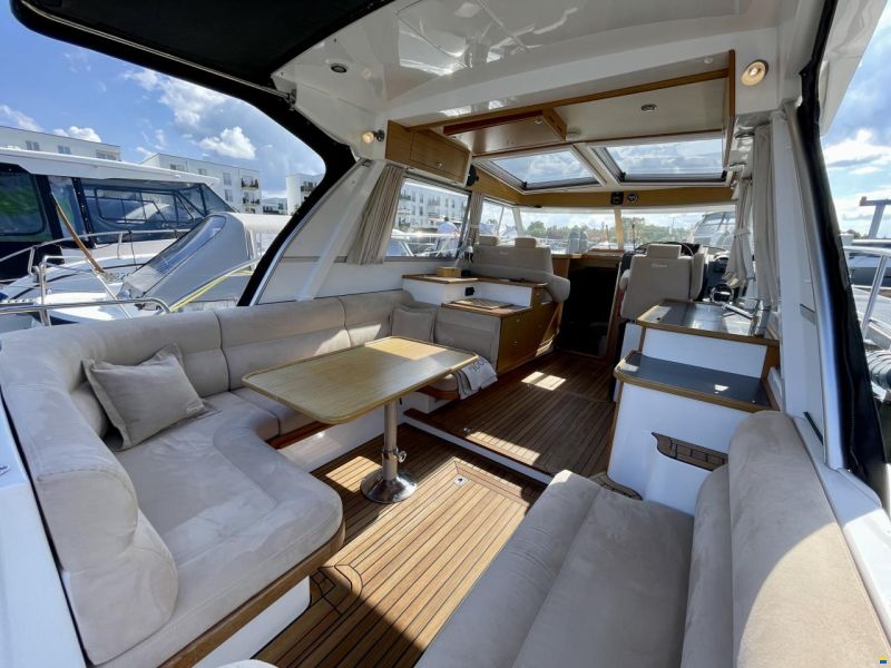 Saga 320 Sun Top